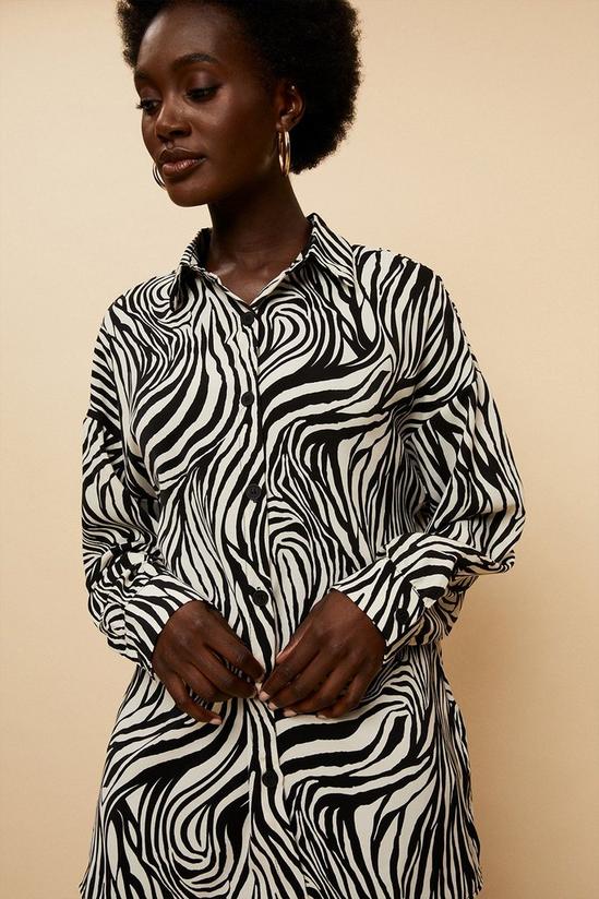 Wallis Zebra Over-Sized Longline Shirt 4