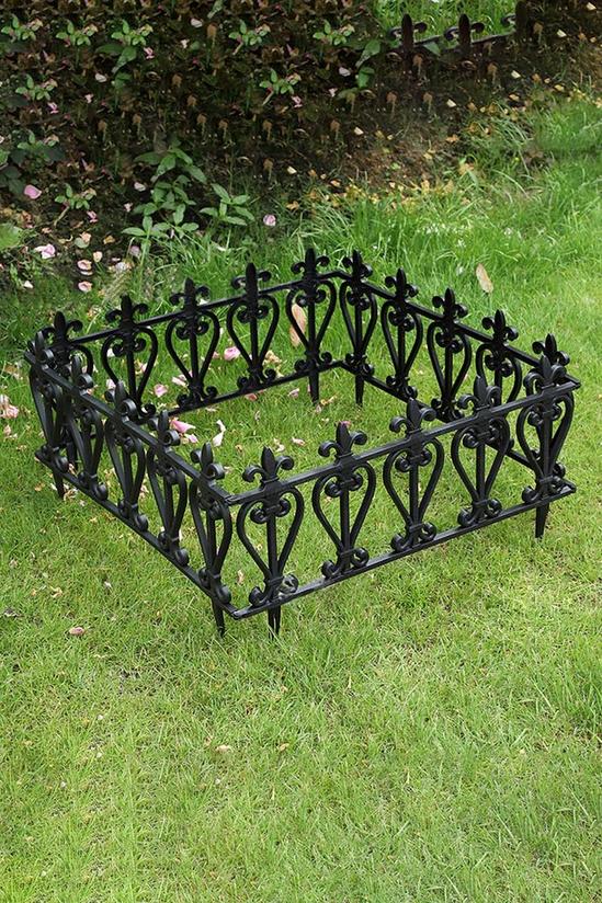 Living and Home 3pcs Decorative Garden Border Fence Outdoor Lawn Edging 2